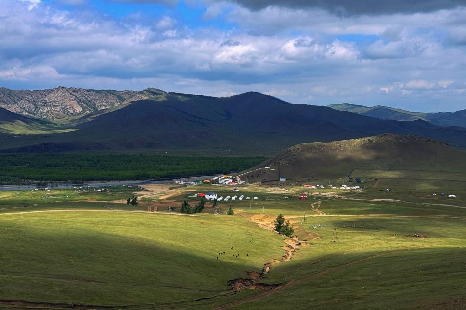 Mongolia, Living Among the Windows XP Wallpaper